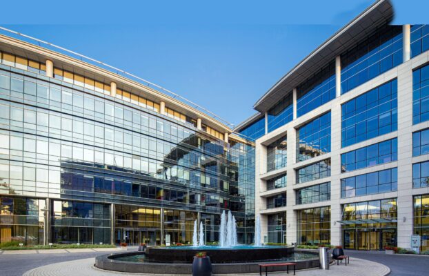 DRFG posiluje své portfolio o akvizici ve Varšavě. Koupila kancelářskou budovu Signum Work Station